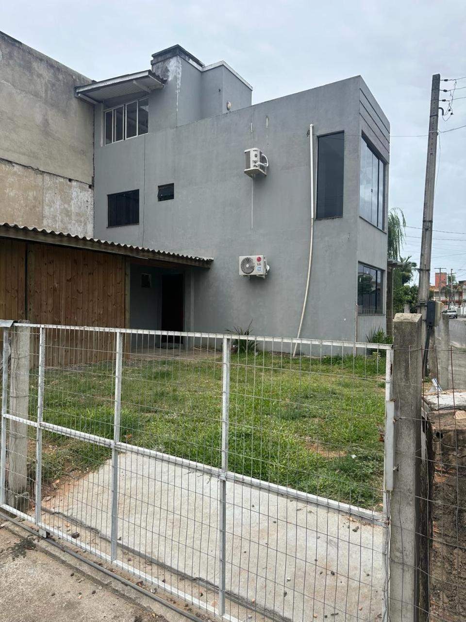 Sobrado Com Terraco E Area De Churrasqueira. Torres Dış mekan fotoğraf